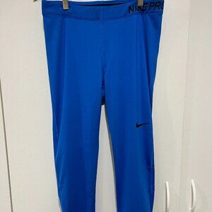 Nike Pro Women's Mid-Rise Training Capris